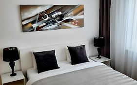 Apart SKY Residence Hauptbahnhof with Balcony